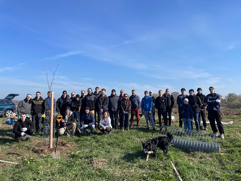 Další kus ovocné aleje vyrostl v Dobročovicích