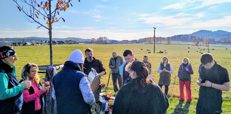 Slavče slaví výsadbu stromů