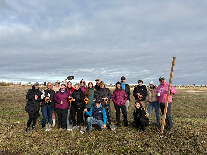 Výsadba na polní cestě ve Slivenci dokončena! 