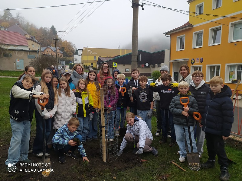 Perštejn sázel srdcem: třešně, jabloně, slivoně, hrušně a desítky pomocníků